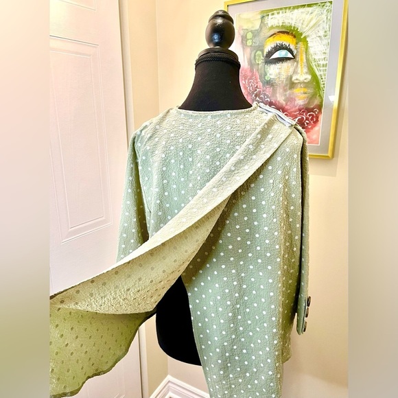 Silverts Adaptive Top, high low, light green w/ white polka dots, snaps&buttons - Picture 6 of 16